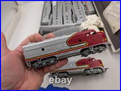 Athearn HO Scale Santa Fe Passenger Set A-B Dummy W 1 Power 4 Cars Untested