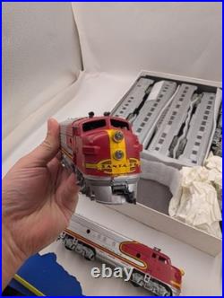 Athearn HO Scale Santa Fe Passenger Set A-B Dummy W 1 Power 4 Cars Untested