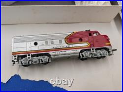 Athearn HO Scale Santa Fe Passenger Set A-B Dummy W 1 Power 4 Cars Untested