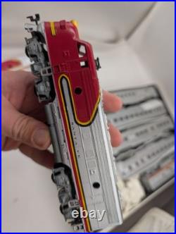 Athearn HO Scale Santa Fe Passenger Set A-B Dummy W 1 Power 4 Cars Untested