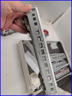 Athearn HO Scale Santa Fe Passenger Set A-B Dummy W 1 Power 4 Cars Untested