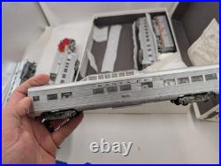 Athearn HO Scale Santa Fe Passenger Set A-B Dummy W 1 Power 4 Cars Untested