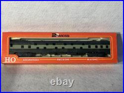Classic Rivarossi Erie RR E-8 2 engine/6 Car Passenger (Set Pow. /Dum.) HO