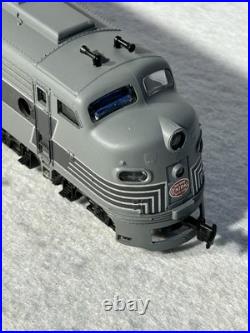Classic Rivarossi NYC RR E-8/9, 2 engine/ 8 Car Passenger Set, Pow. /Dum. HO