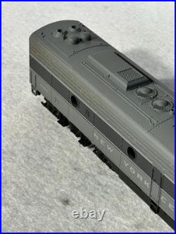 Classic Rivarossi NYC RR E-8/9, 2 engine/ 8 Car Passenger Set, Pow. /Dum. HO
