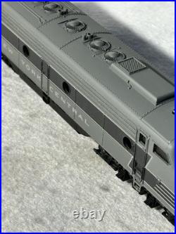 Classic Rivarossi NYC RR E-8/9, 2 engine/ 8 Car Passenger Set, Pow. /Dum. HO
