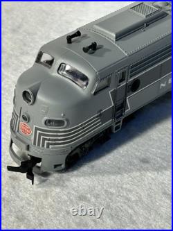 Classic Rivarossi NYC RR E-8/9, 2 engine/ 8 Car Passenger Set, Pow. /Dum. HO