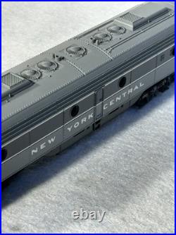 Classic Rivarossi NYC RR E-8/9, 2 engine/ 8 Car Passenger Set, Pow. /Dum. HO