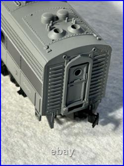 Classic Rivarossi NYC RR E-8/9, 2 engine/ 8 Car Passenger Set, Pow. /Dum. HO