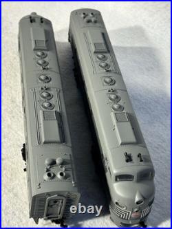 Classic Rivarossi NYC RR E-8/9, 2 engine/ 8 Car Passenger Set, Pow. /Dum. HO