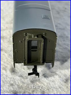 Gorgeous Rivarossi Northern Pacific RR 5-Car Passenger Set HO Gorgeous Rivarossi Northern Pacific RR 5-Car Passenger Set HO