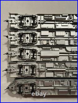 HO MTH 80-60003 Santa Fe 5 Car Passenger Set (Ribbed) ATSF Metal Wheels