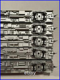 HO MTH 80-60003 Santa Fe 5 Car Passenger Set (Ribbed) ATSF Metal Wheels