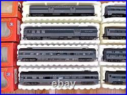 HO Rivarossi IHC EIGHT Union Pacific 2 Color Gray Passenger Cars Boxed (121RX)
