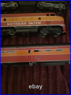 HO Scale MTH Southern Pacific Daylight Passenger Car Set READ DESCRIPTION