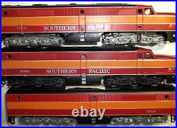 Ho Southern Pacific The Lark 8 car passenger set with locomotives