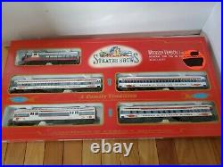 IHC 318 Strates Show Special Edition Series One Passenger Car Set. Sealed Cart