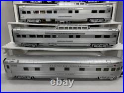 MTH 20-6545 CB&Q California Zephyr 70' streamlined passenger 5-car set VG+ MTH 20-6545 CB&Q California Zephyr 70' streamlined passenger 5-car set VG+