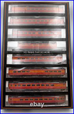 MTH HO 80-60001 Southern Pacific Daylight 8-Car Passenger Train Set. IOB