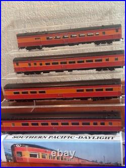SOUTHERN PACIFIC DAYLIGHT 8 Car PASSENGER Set withINTERIORS MTH HO Scale NEW OOP
