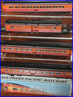 SOUTHERN PACIFIC LINES / EARLY DAYLIGHT 8 Car PASSENGER Set MTH HO Scale NEW OOP SOUTHERN PACIFIC LINES / EARLY DAYLIGHT 8 Car PASSENGER Set MTH HO Scale NEW OOP