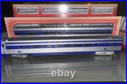 Set Of 8 IHC HO Scale model railroad passenger cars