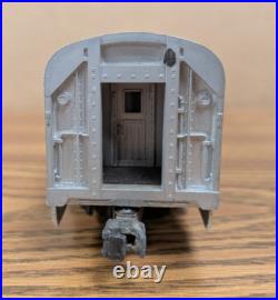 Set of (4) Lionel 2531-2534 Silver Series Aluminum Passenger Car Set Postwar Set of (4) Lionel 2531-2534 Silver Series Aluminum Passenger Car Set Postwar
