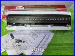 Set of 5 Atlas Passenger Cars HO scale Burlington Pullman
