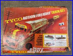 Tyco HO Santa Fe Streamline Passenger Set Dual Lighted Observation Coach Tavern