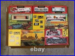 Tyco HO Santa Fe Streamline Passenger Set Dual Lighted Observation Coach Tavern
