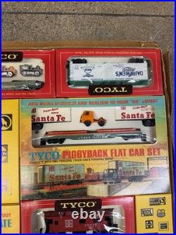 Tyco HO Santa Fe Streamline Passenger Set Dual Lighted Observation Coach Tavern