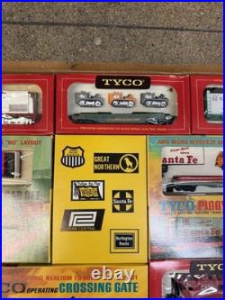 Tyco HO Santa Fe Streamline Passenger Set Dual Lighted Observation Coach Tavern