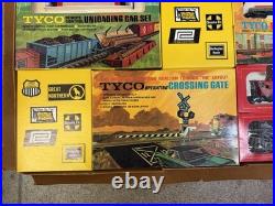 Tyco HO Santa Fe Streamline Passenger Set Dual Lighted Observation Coach Tavern