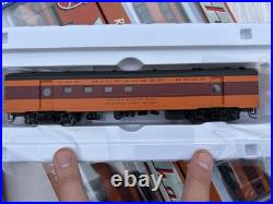 Walthers HO Milwaukee Road Hiawatha 9-Car Passenger Set (LN BOXED)