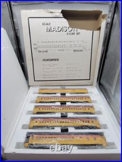 Williams O Scale Madison Chesapeake & Ohio 5-Car Passenger Set