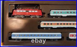 Z Marklin 8111 DB BR 111 Electric Loco & 4 Car Passenger Set (tested) #4